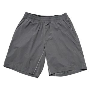 RHONE Shorts Size Medium